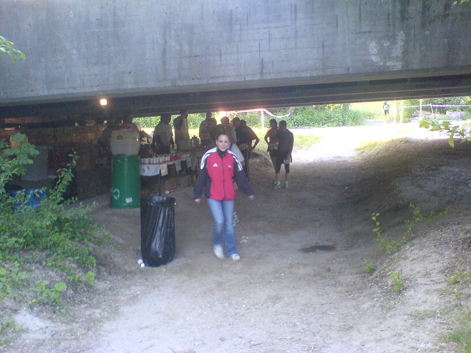 Verpfleung unter Br&uuml;cke